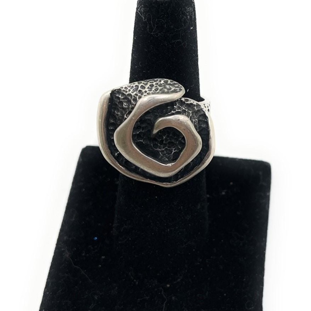 Silpada Elegant Silver Textured Ring